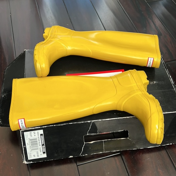 Hunter Yellow Boots Tall - Picture 5 of 7